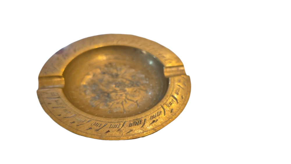 Cinzeiro de bronze indiano ricamente cinzelado