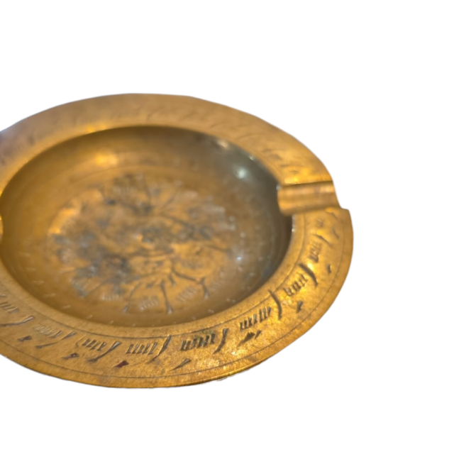Cinzeiro de bronze indiano ricamente cinzelado