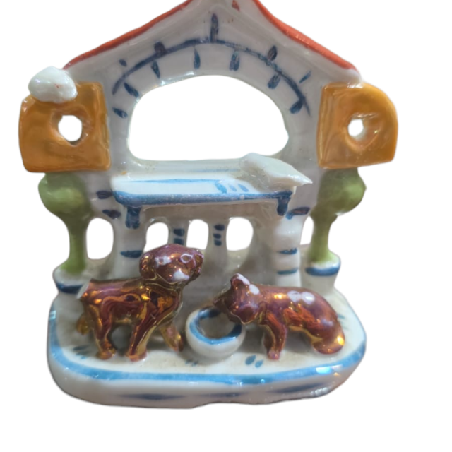 Escultura de porcelana pintada a mão