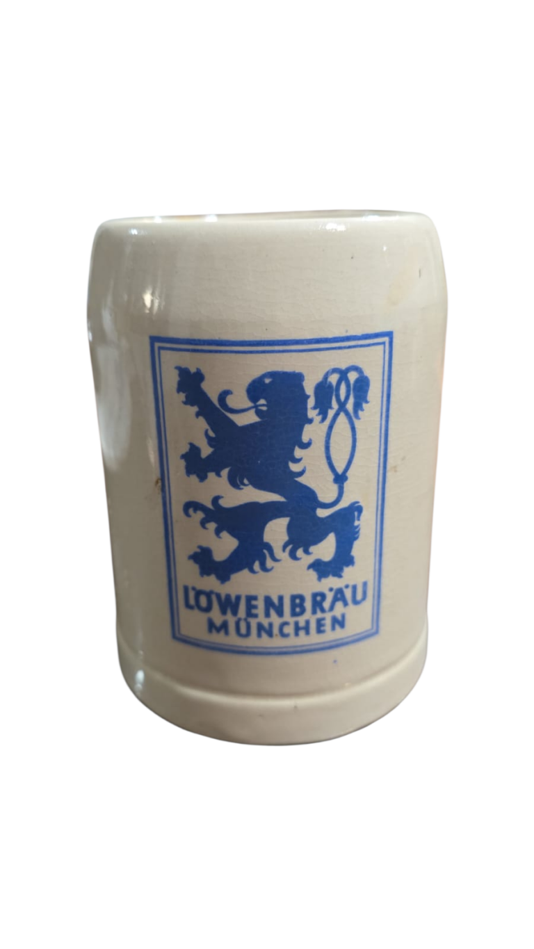 Antiga caneca da alemanha ocidental com belíssima arte