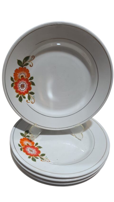 Graciosos pratos de sobremesa de louça Oxford, motivos florais. (valor unitário)
