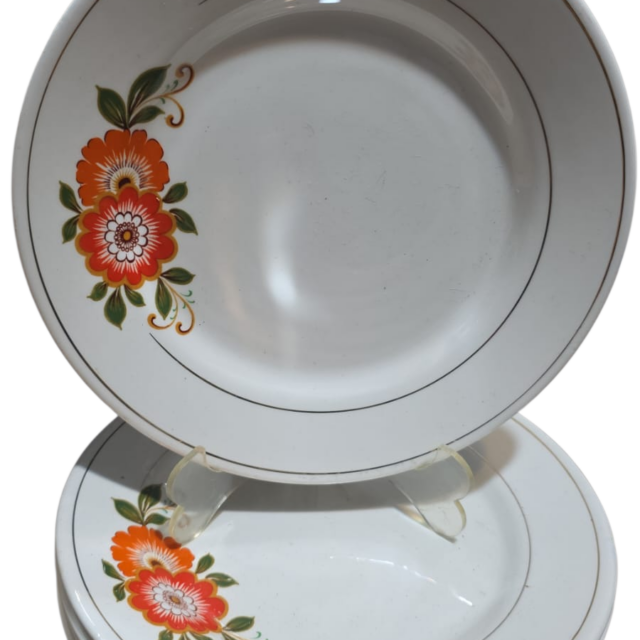 Graciosos pratos de sobremesa de louça Oxford, motivos florais. (valor unitário)