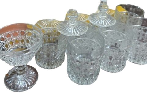 Belíssimo conjunto de taça e copos antigos