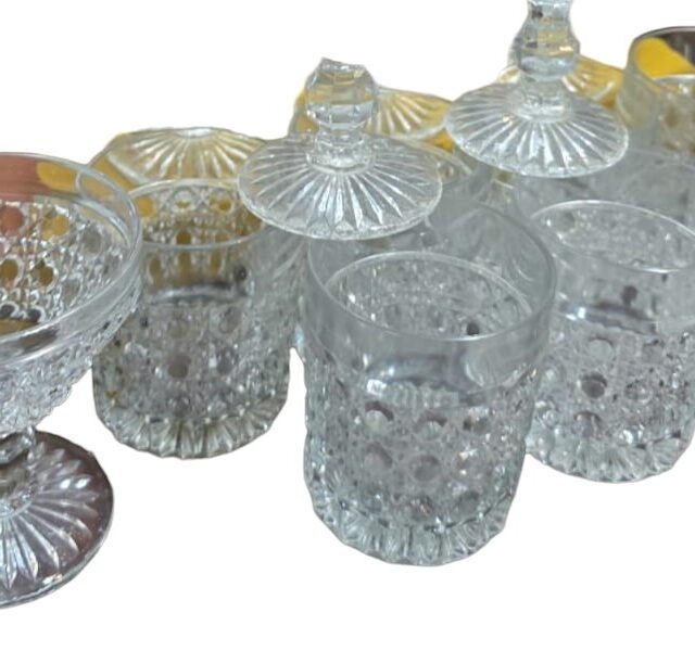 Belíssimo conjunto de taça e copos antigos