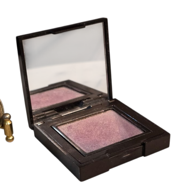 Sombra, Laura Mercier