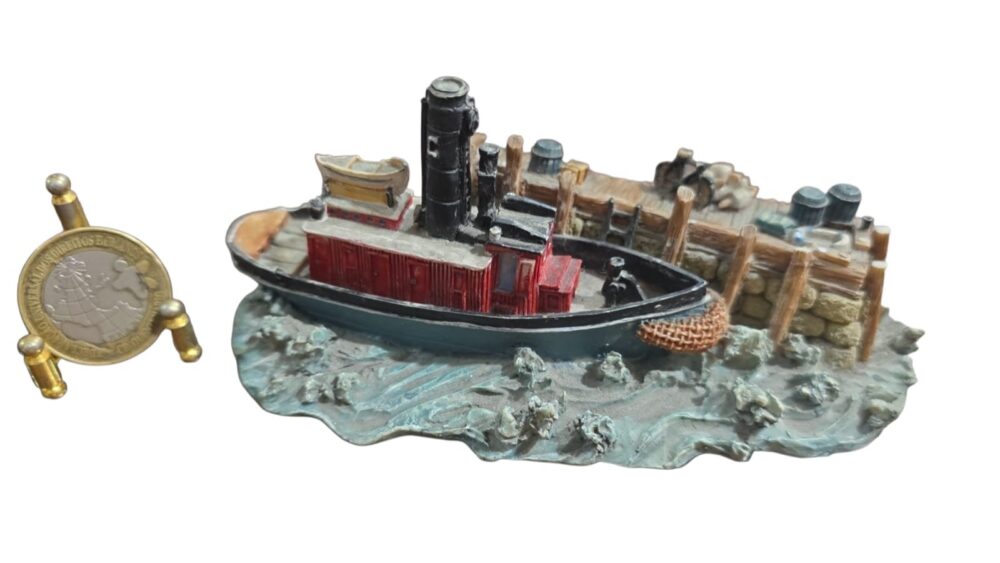 Escultura de barco em resina