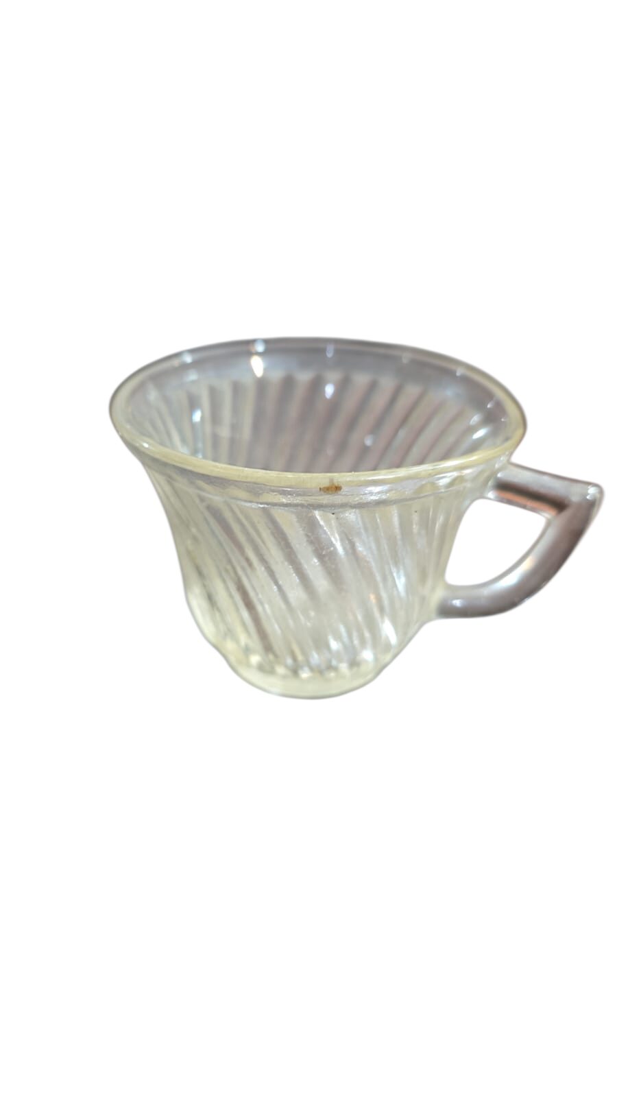Delicada e antiga xícara de café de vidro canelado