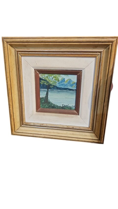Quadro com pintura assinada