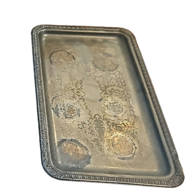 Antiga bandeja espessurada a prata
