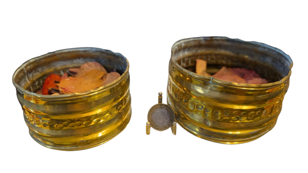 Par de antigos Cachepots em dourado metal