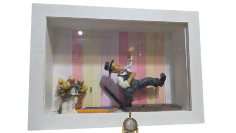 Bela decoração para parede com expositor