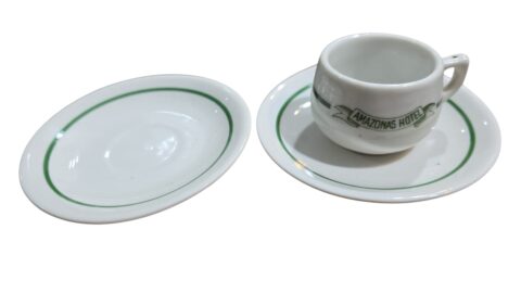Xícara de café com dois pires, Amazonas Hotel, porcelana São Caetano