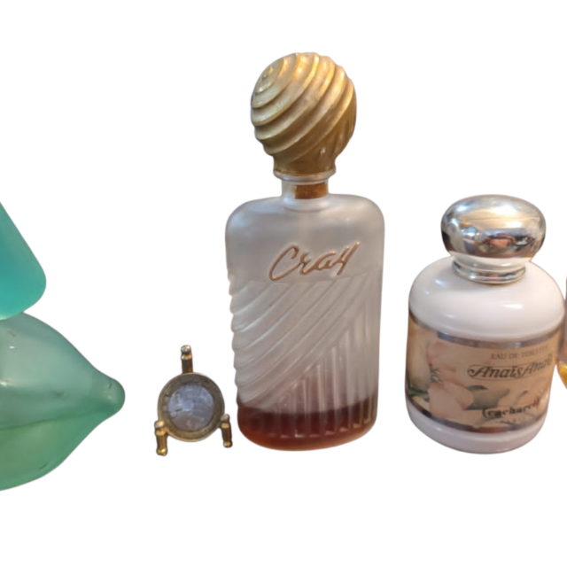 Lote com quatro antigos perfumes