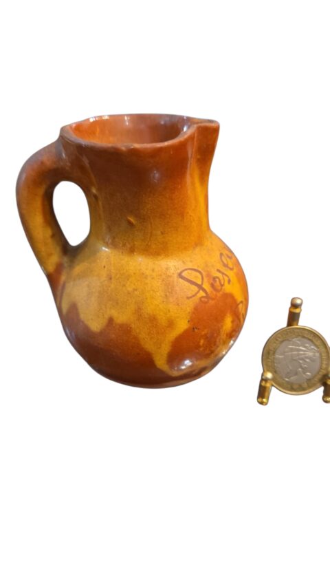 Jarra de cerâmica artesanal, peça assinada