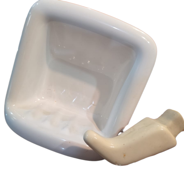 Antigo conjunto para banheiro de porcelana