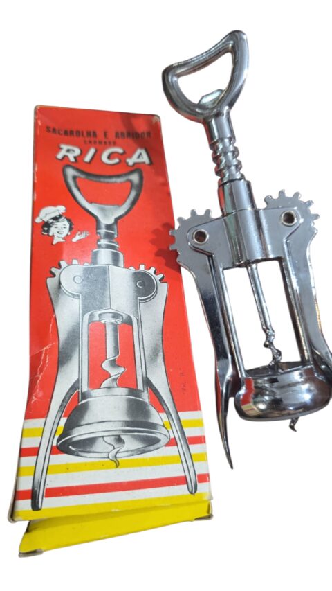 Antigo saca-rolhas com caixa original, sem uso, manufatura Rica