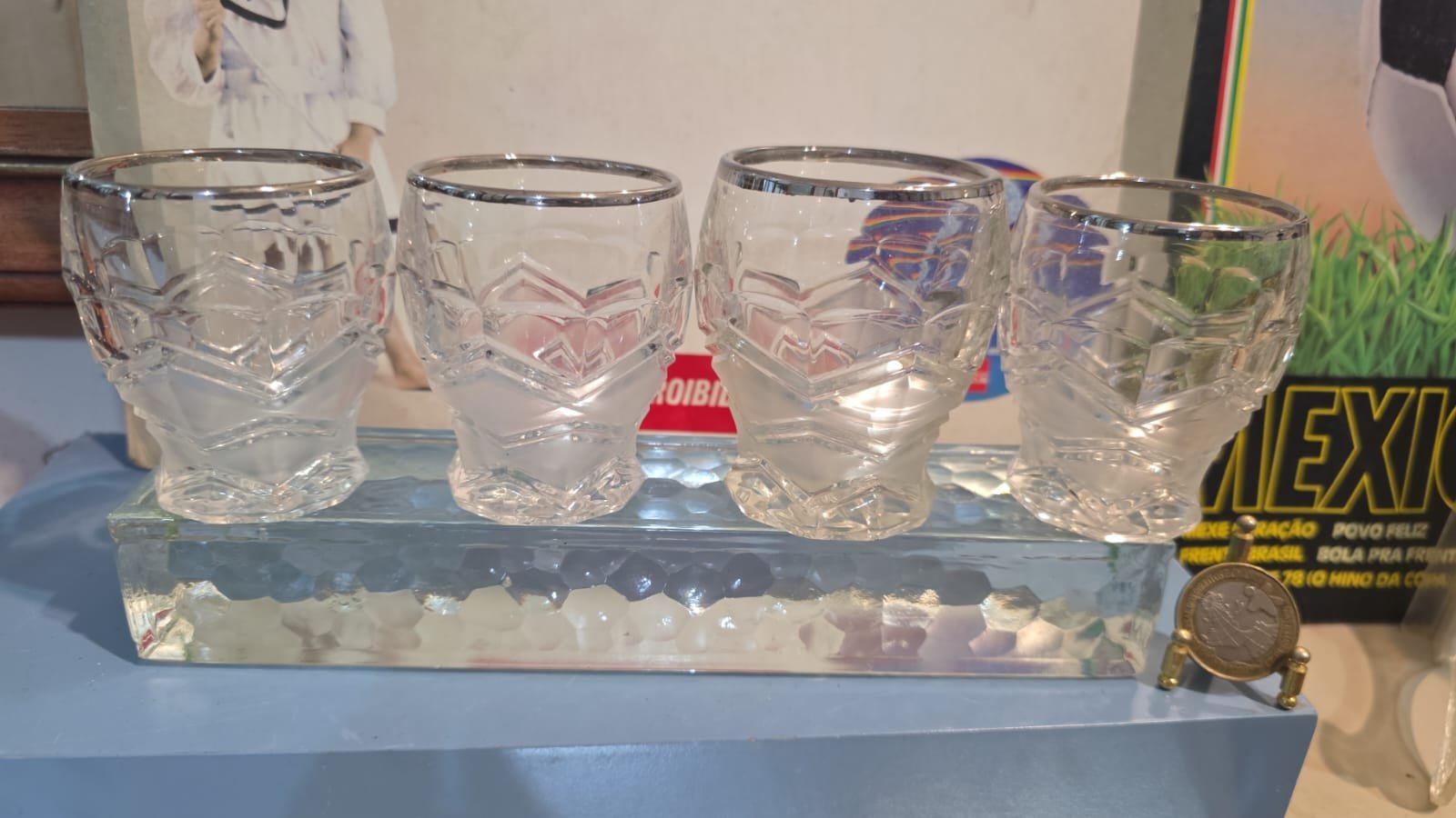 Elegantes e pequenos copos de cristal - Imagem 2
