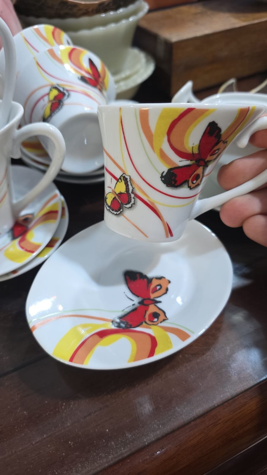 Xícaras de café de porcelana com bela arte de borboleta. (valor unitário) - Imagem 2