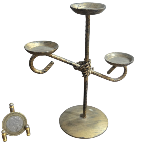 Candelabro de metal