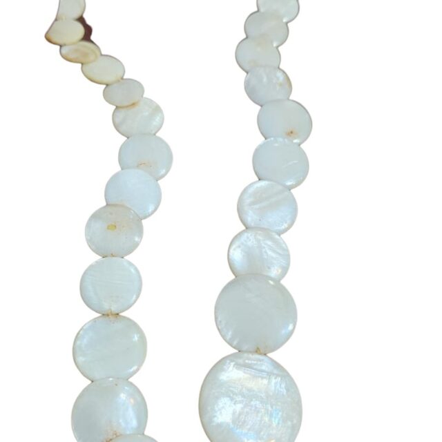 Elegante colar antigo de madrepérola