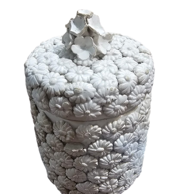 Potiche de porcelana ornamentado com flores