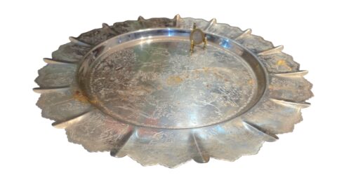 Antiga salva inox ricamente cinzelada