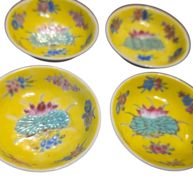 Pequenos bowls de porcelana oriental