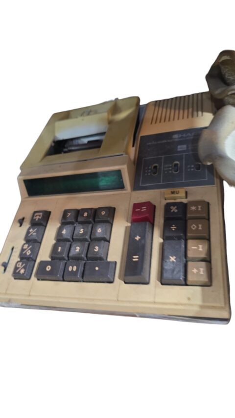 Antiga calculadora no estado