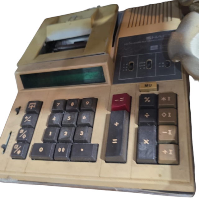 Antiga calculadora no estado