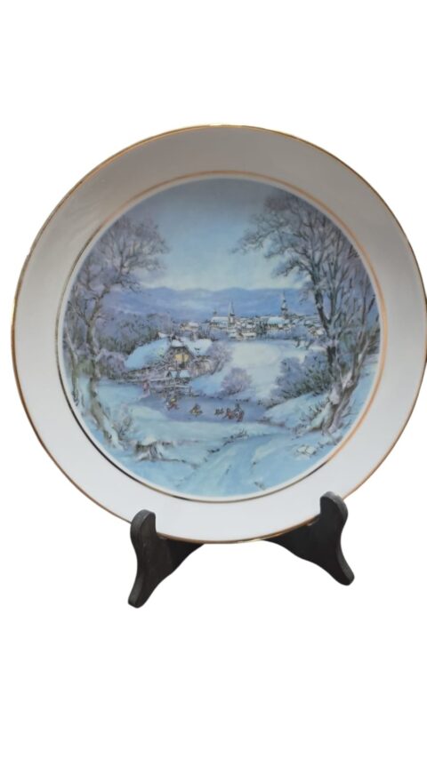 Bela porcelana com arte de inverno e filetes de ouro