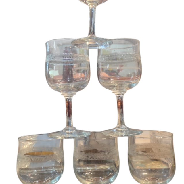 Taças de cristal com lapidações