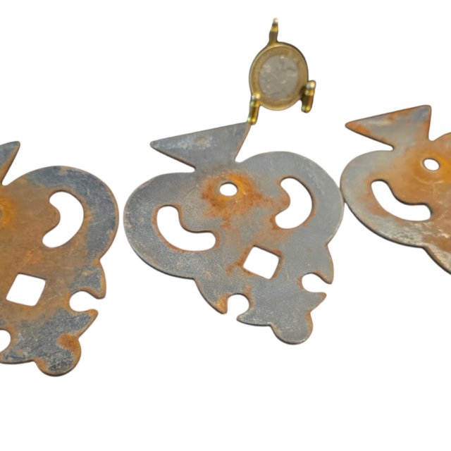 Trio de apliques antigos para móveis