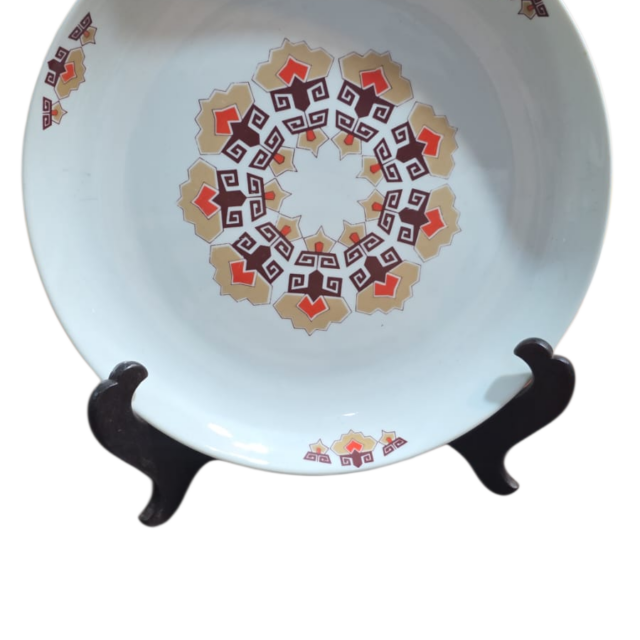 Antiga porcelana Schmidt, com belíssima arte