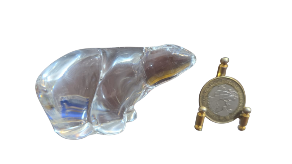 Urso polar de cristal norueguês ainda selado