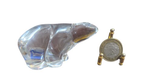 Urso polar de cristal norueguês ainda selado