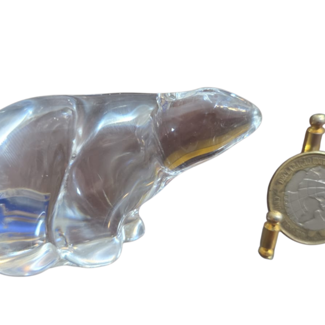 Urso polar de cristal norueguês ainda selado