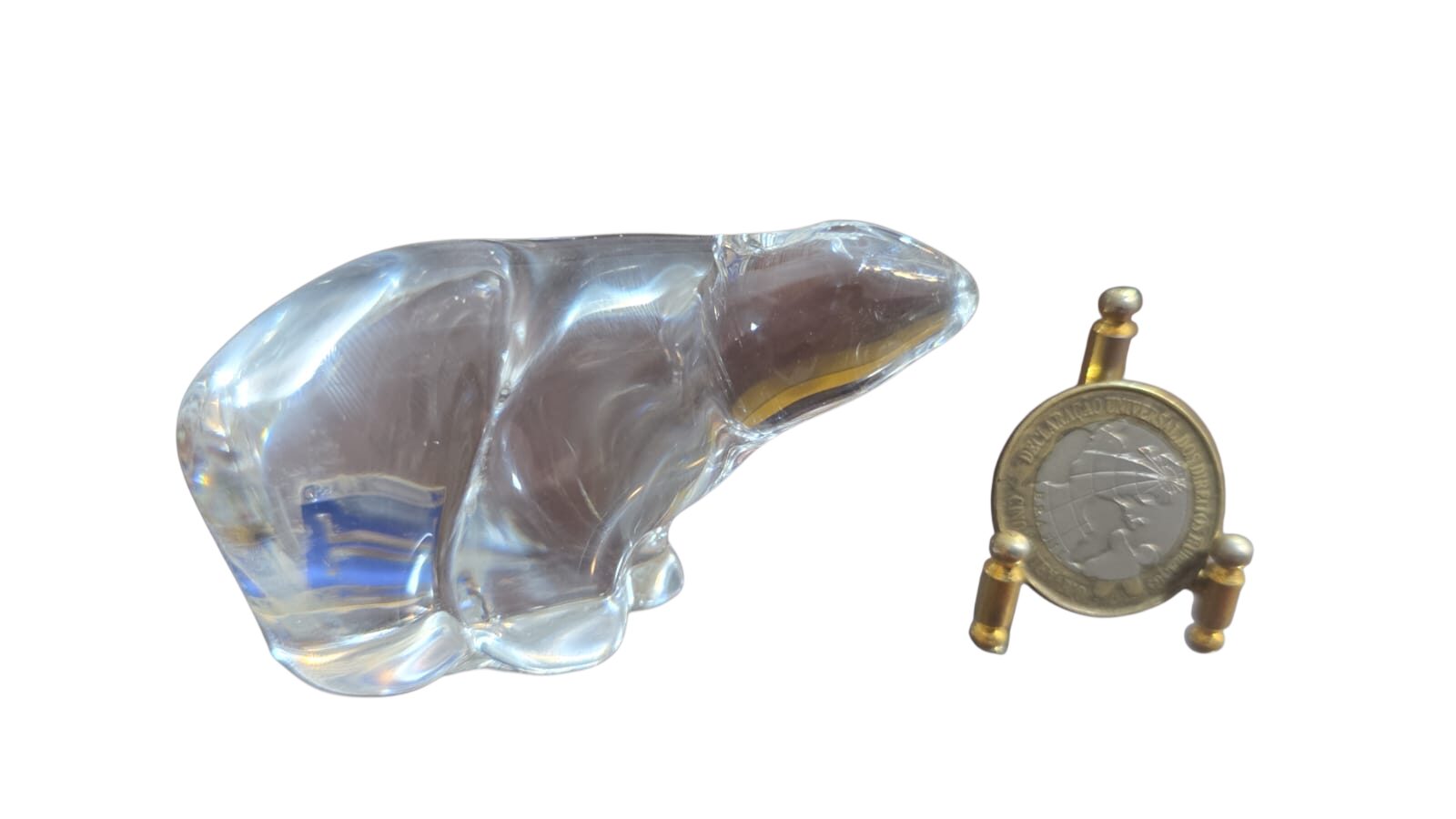 Urso polar de cristal norueguês ainda selado