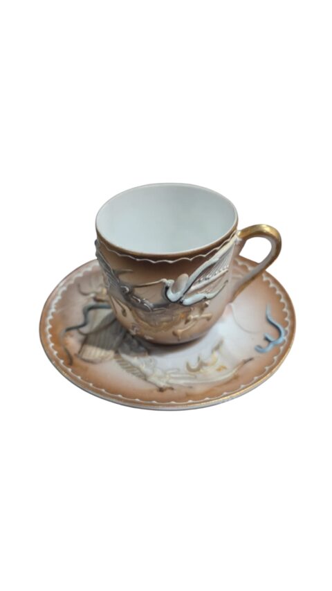 Xícara de café porcelana Satsuma casca de ovo, gueixa ao fundo
