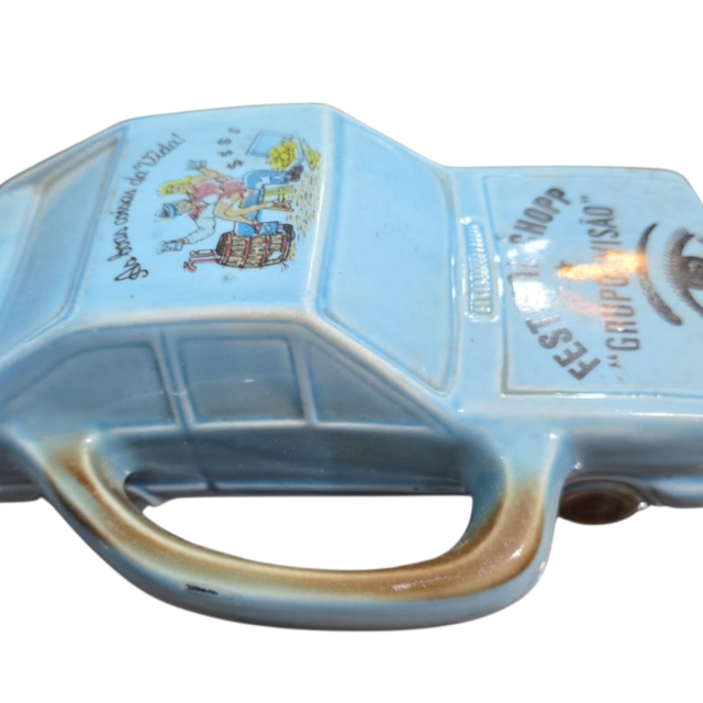 Rara e antiga caneca em formato de carro