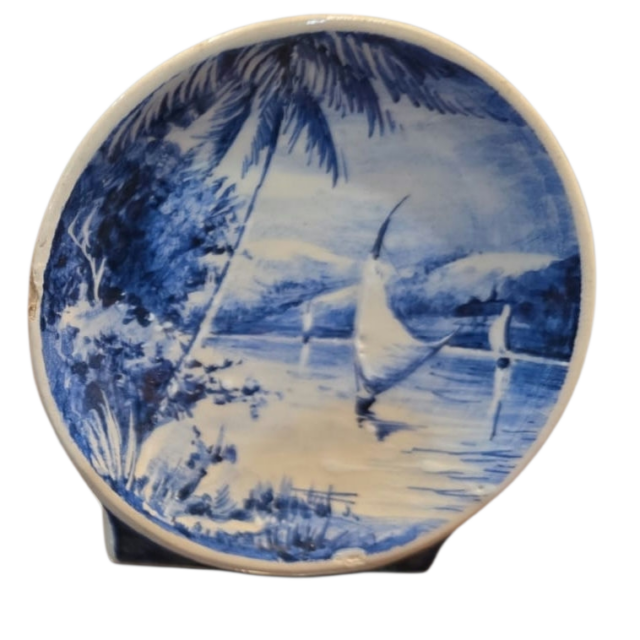 Antiga decoração de porcelana pintada a mão