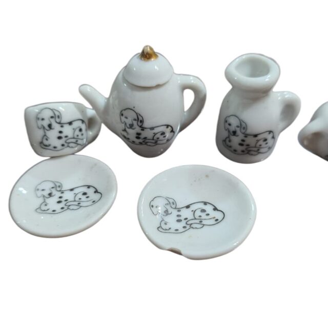 Conjunto de miniaturas de porcelana