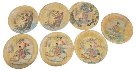 Conjunto de antigos pratinhos com bela arte oriental em bambu