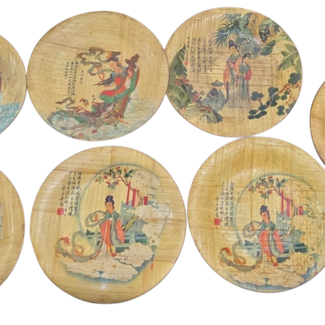 Conjunto de antigos pratinhos com bela arte oriental em bambu