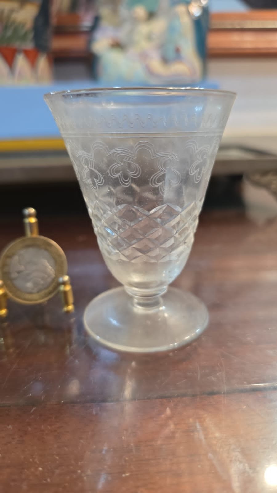 Taça de cristal com belas lapidações - Imagem 2