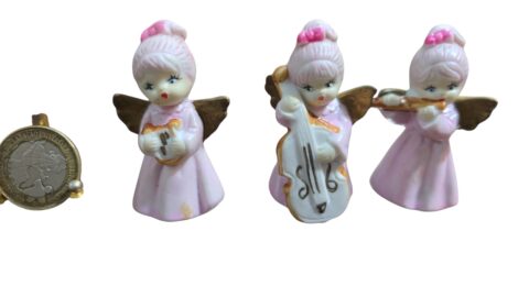Trio de esculturas de porcelana