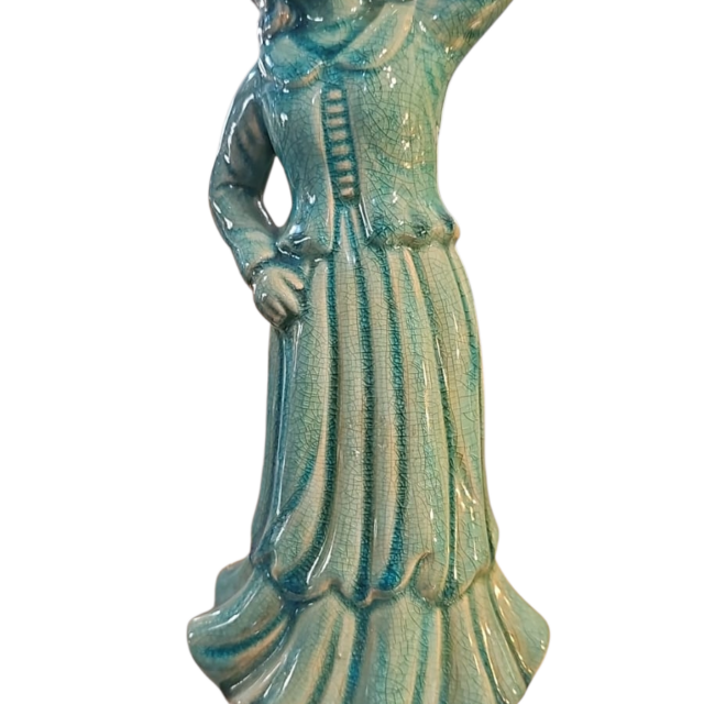 Antiga e grande escultura em faiança