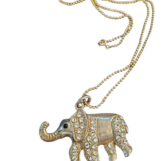 Colar com pingente de elefante