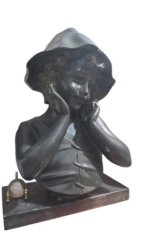Antiga escultura europeia de resina feita a mão