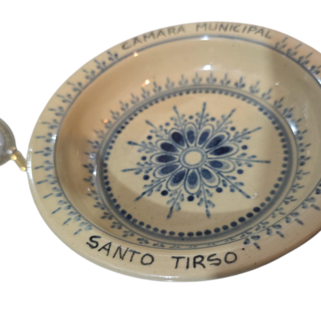 Antiga louça pintada a mão