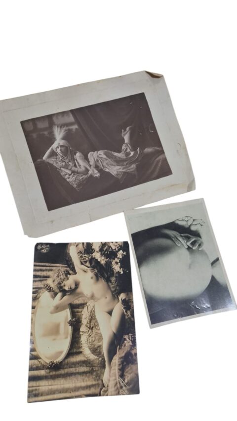 Trio com postais e fotografia antiga